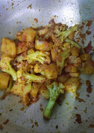 पंजाबी स्टाइल आलू गोभी की सब्जी (Punjabi style aloo gobhi ki sabzi recipe in hindi) रेसिपी मुख्य फोटो