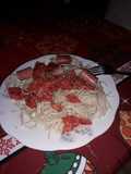 Vienesas con fideos incrustados (receta divertida)