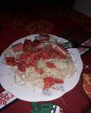 Vienesas con fideos incrustados (receta divertida)