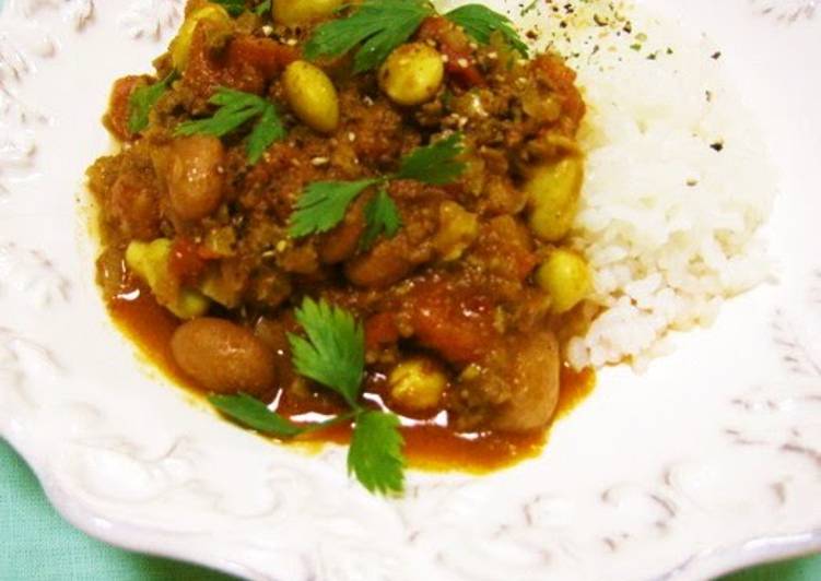 Simple Way to Make Any-night-of-the-week Spicy Beef Mince and Bean Stew with Tomatoes