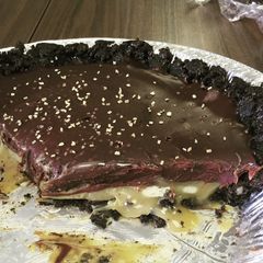 A picture of Dark Chocolate & Salted Caramel Oreo Pie.