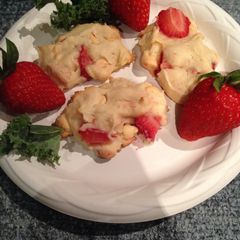 A picture of Strawberry Cookies With White Chocolate Chips.