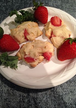 A picture of Strawberry Cookies With White Chocolate Chips.