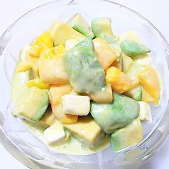 A picture of Bell Pepper and Avocado with Honey and Lemon.