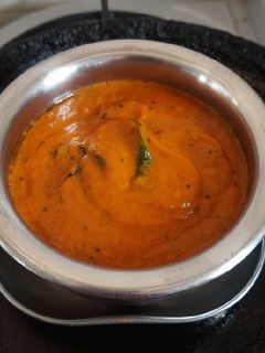 தக்காளி வெங்காய காரச் சட்னி(onion tomato spicy chutney recipe in tamil) செய்முறை முக்கிய புகைப்படம்