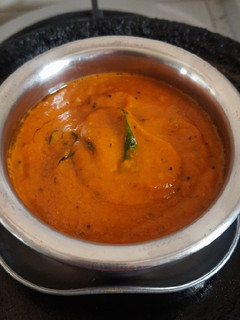 தக்காளி வெங்காய காரச் சட்னி(onion tomato spicy chutney recipe in tamil) செய்முறை முக்கிய புகைப்படம்