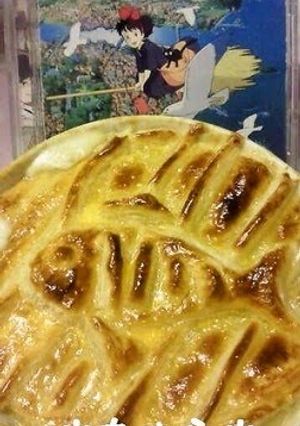 A picture of Ghibli's Kiki's Delivery Service Wrapped Pie.