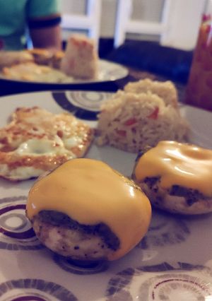 Foto de Cogumelos recheados com pesto e queijo cheddar