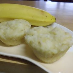 A picture of Easy Sugar‐Free Banana Muffins in the Microwave.