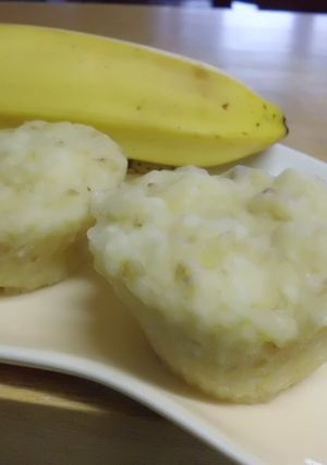 A picture of Easy Sugar‐Free Banana Muffins in the Microwave.
