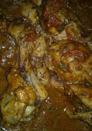 A picture of Brown stewed chicken.