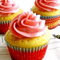 A picture of Classic American Vanilla Cupcakes.