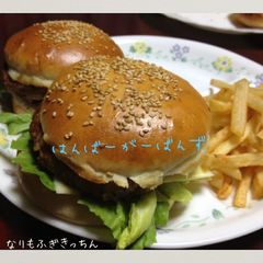 A picture of Sesame Seed Hamburger Buns.