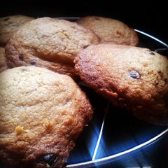 A picture of Simple chocolate chip cookies.