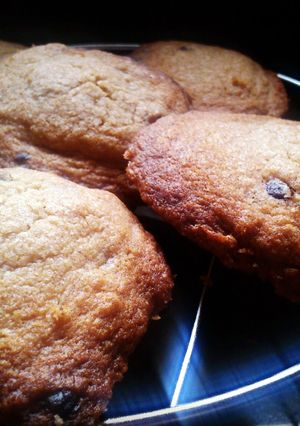 A picture of Simple chocolate chip cookies.