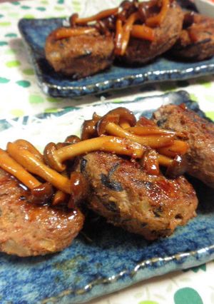 A picture of Hijiki Seaweed Teriyaki Hamburger Steaks.