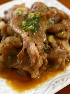 A picture of Beef Rice Bowl Made of Thinly Sliced Sukiyaki Meat.