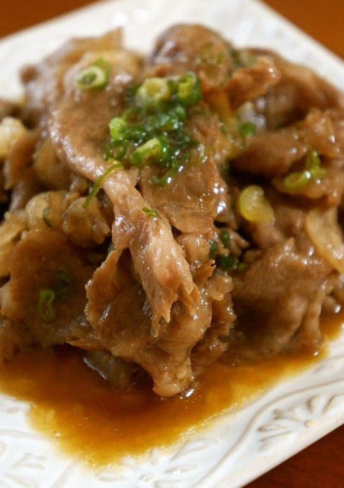 A picture of Beef Rice Bowl Made of Thinly Sliced Sukiyaki Meat.