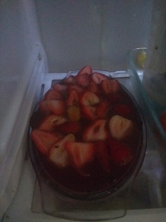 Una foto de Postre de chocolate con 🍓