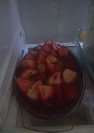 Una foto de Postre de chocolate con 🍓