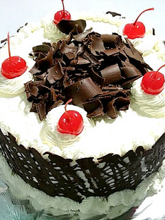 Foto resep Menghias Blackforest Simple dan Cantik