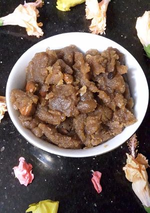 আটার হালুয়া(Attar halwa recipe in Bengali) রেসিপির প্রধান ছবি