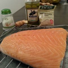 A picture of Jalapeño olive baked salmon.