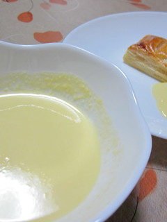 A picture of Custard Sauce for Apple Pie.
