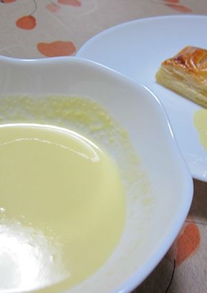 A picture of Custard Sauce for Apple Pie.