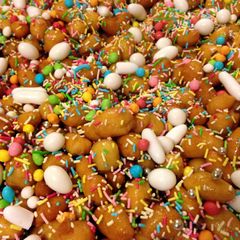 A picture of Strufuli.