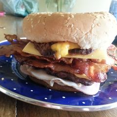A picture of Ultimate Hamburger.