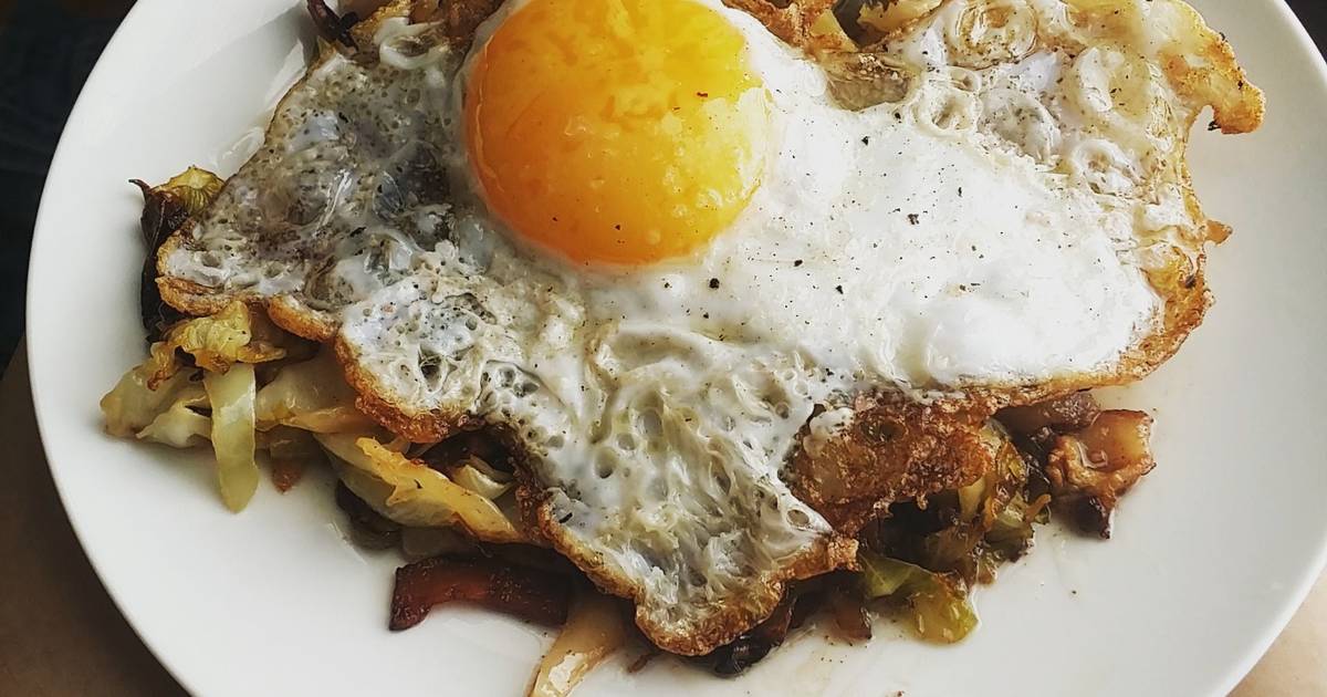 Egg topped southern fried cabbage Recipe by Breeeee Cookpad