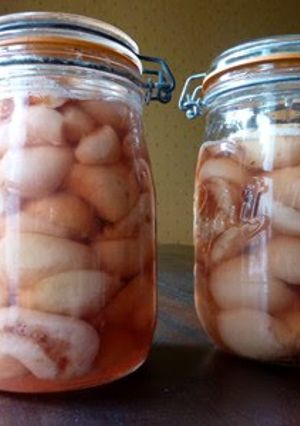 A picture of Canned Peaches.