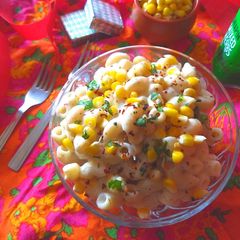 A picture of Macaroni in white sauce.