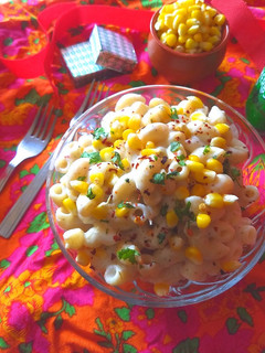 A picture of Macaroni in white sauce.