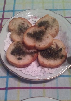 Una foto de Pan tostado con Tomillo!!👍🙌🙋😘😍😋😝😜😊☺☺