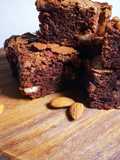 Brownies al cioccolato con nocciole e mandorle