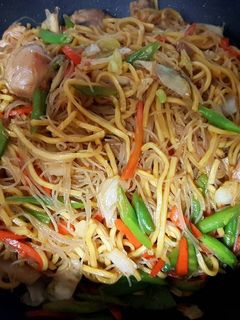 A picture of Chicken noodle stir fry.