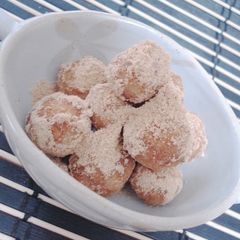 A picture of Kinako-Packed Kinako Dumplings.