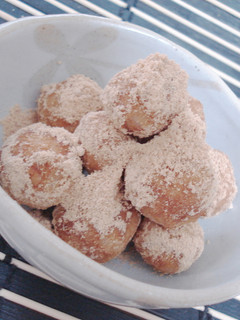 A picture of Kinako-Packed Kinako Dumplings.