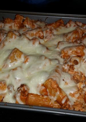 A picture of Cheesy baked ziti.