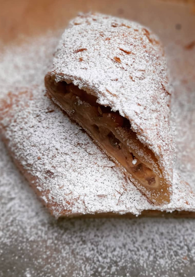 Una foto de Strudel de membrillo y crema pastelera