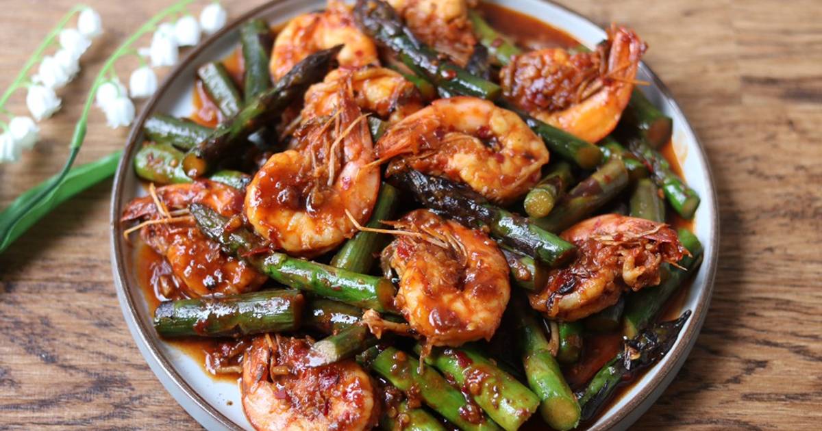 Stir Fry Asparagus and King Prawns in Thai Chilli Jam Sauce 🌶 🦐 🌿