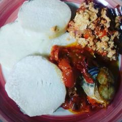 A picture of Boiled yam and fish.