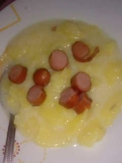 Kefires burgonyafőzelék, sült virslivel recept fotója