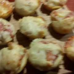 Una foto de Muffins de jamón y queso