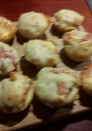 Una foto de Muffins de jamón y queso