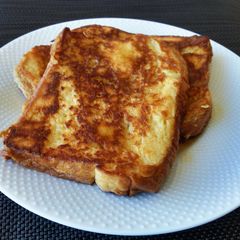 A picture of Bachelor's egg bread toast.
