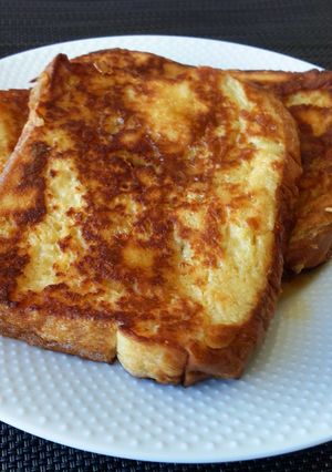 A picture of Bachelor's egg bread toast.