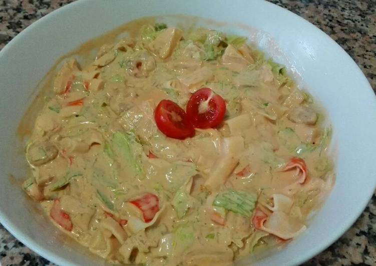 Ensalada tropical con salsa cocktail